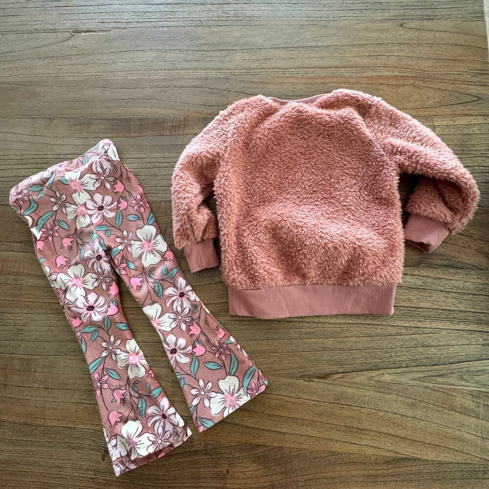 Disney Princess Flared Pants & Sweatshirt - Size 3T - Picture 2 of 5